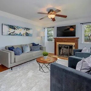 beautifully-designed-king-beds-2-living-rooms-dt-neighborhood.portland-hotels.info/